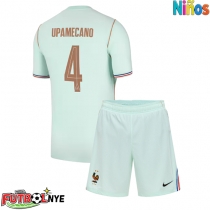 Camiseta Francia Dayot Upamecano #4 Visitante Equipación para niños Mundial 2026 manga corta (+ pantalones cortos)
